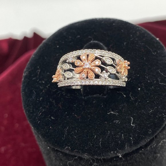 Jewelry - Stunning new sterling silver ring with white zircons and 14K rose gold, size 7